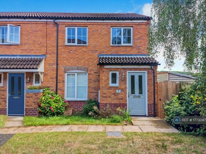 3 Bedroom Semi-Detached House To Rent In Elvaston Court, Grantham, NG31