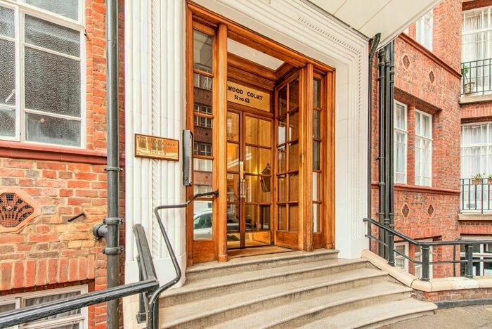 3 Bedroom Flat To Rent In Oakwood Court, London, W14