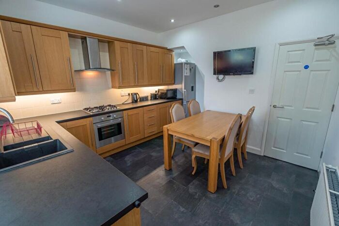 4 Bedroom House To Rent In Forres Road, Crookes, S10