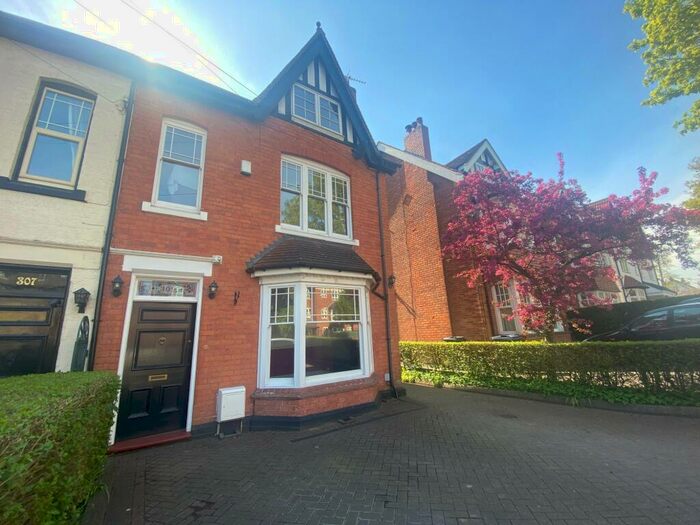 5 Bedroom House To Rent In Lichfield Road, Sutton Coldfield, B74