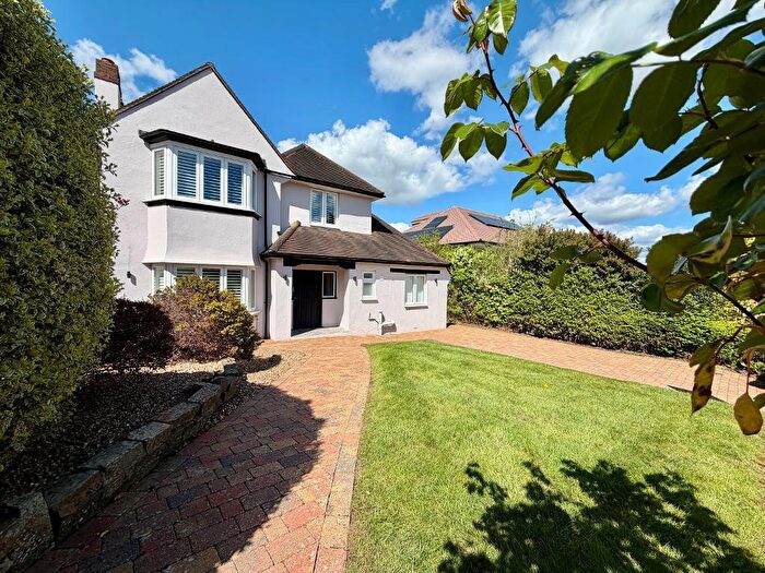 4 Bedroom Detached House For Sale In West Hill, Sanderstead, CR2
