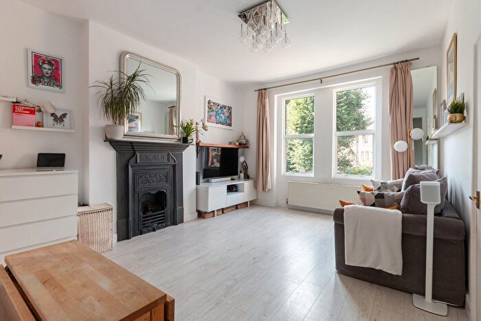 2 Bedroom Flat For Sale In Acton Lane, Chiswick Park, London, W4
