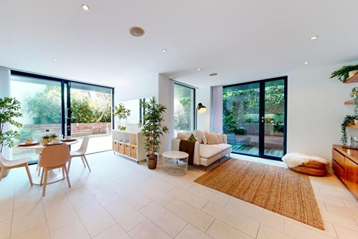 2 Bedroom Apartment To Rent In Oval Road, London, NW1