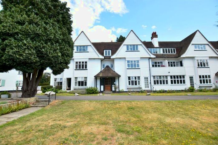 2 Bedroom Apartment To Rent In Watts Road, Thames Ditton, KT7