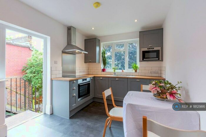 2 Bedroom Flat To Rent In Parkland Road, London, N22