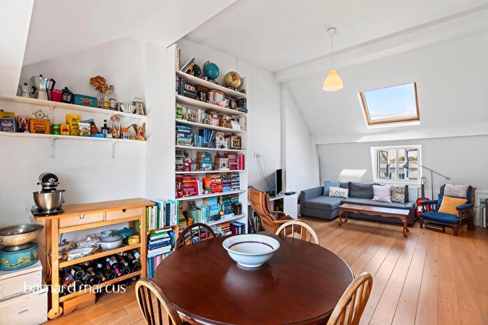 2 Bedroom Flat For Sale In Denmark Hill, London, SE5