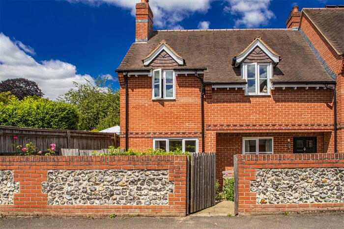 2 Bedroom Flat To Rent In Belleme Mews, Goring On Thames, RG8