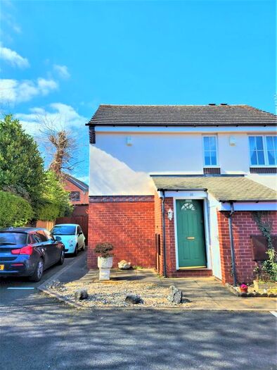 2 Bedroom Flat To Rent In Chapelfield Mews, Stourbridge, DY8