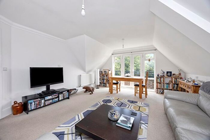 2 Bedroom Flat For Sale In Forest Road, Effingham Junction, Leatherhead, KT24