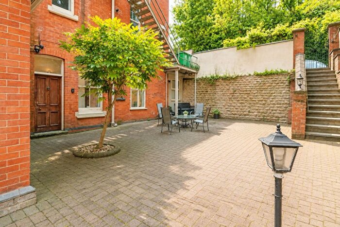 2 Bedroom Flat To Rent In Flat, Newcastle Drive, Nottingham, Nottinghamshire, NG7