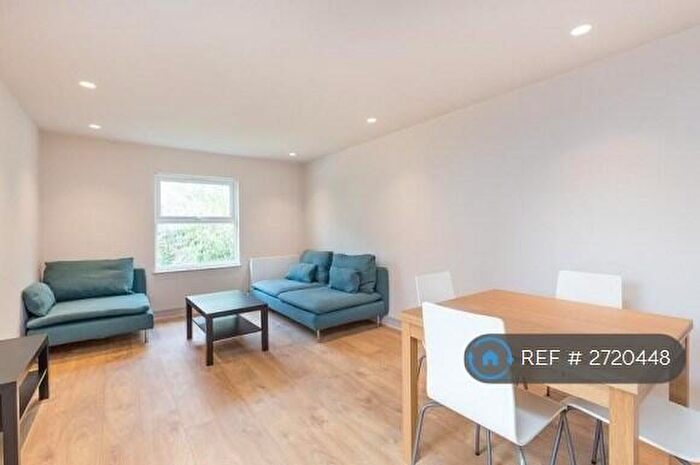 2 Bedroom Flat To Rent In Ilminster Gardens, London, SW11