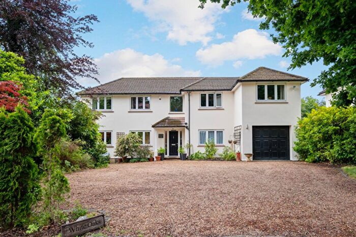 5 Bedroom Detached House For Sale In The Fairway, Weybridge, KT13
