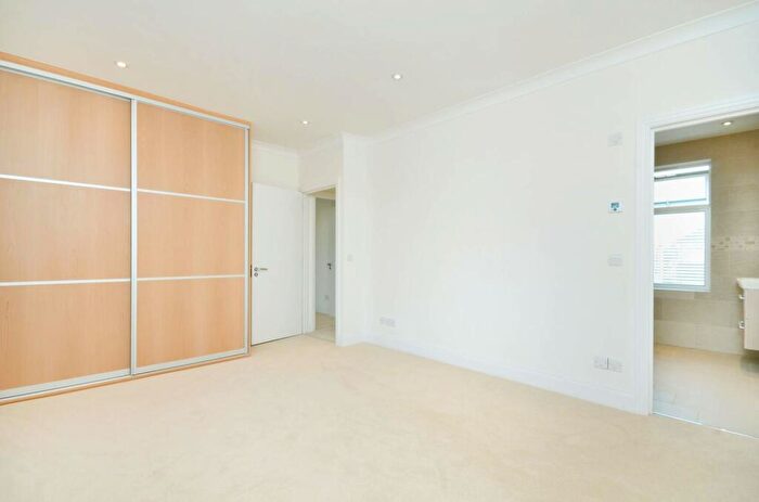 4 Bedroom House To Rent In Mount Pleasant Road, Queen's Park, London, NW10