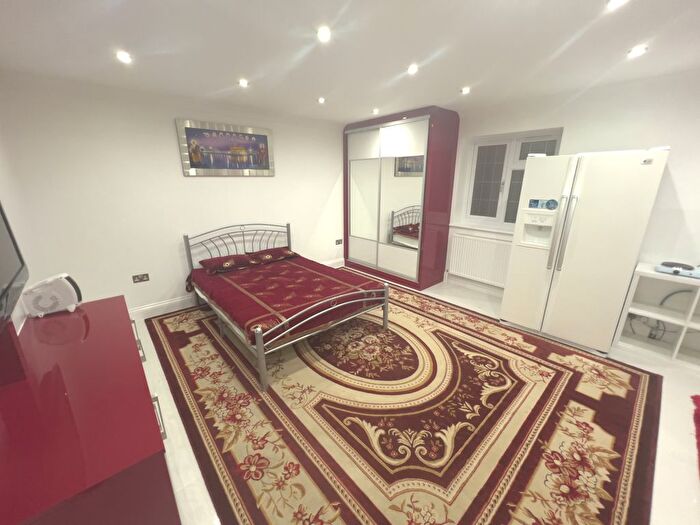 Studio To Rent In The Crossways, Hounslow, TW5
