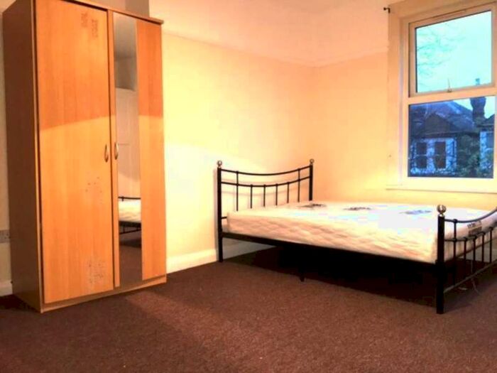 1 Bedroom Flat To Rent In Cortis Road, Putney Heath, SW15