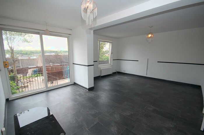 3 Bedroom Semi-Detached House To Rent In Balnagask Road, Torry, Aberdeen, AB11