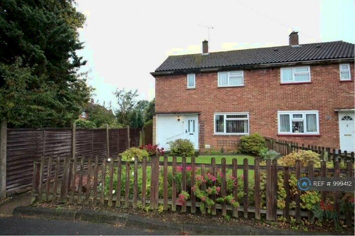 3 Bedroom Semi-Detached House To Rent In Hallwicks Road, Luton, LU2