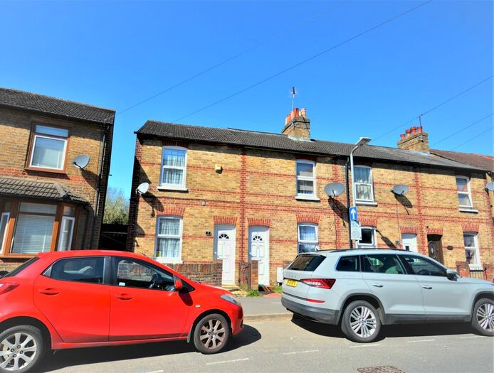 2 Bedroom Terraced House To Rent In The Crescent, Slough, Berkshire, SL1