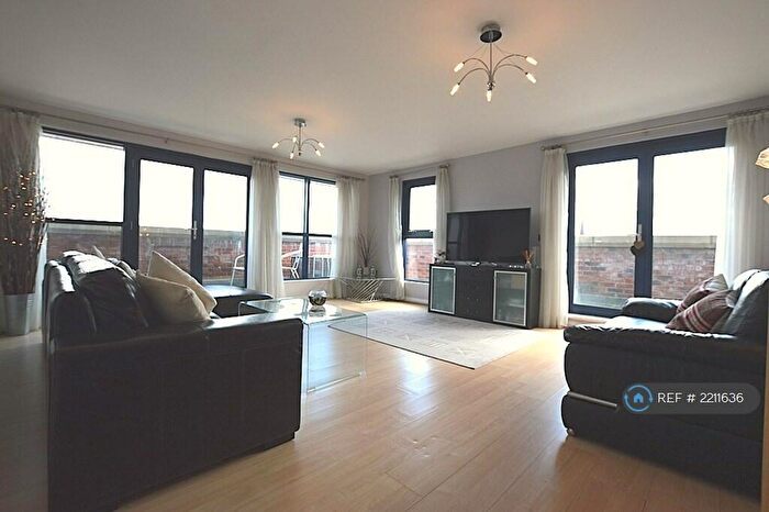 3 Bedroom Penthouse To Rent In Carisbrooke Road, Leeds, LS16