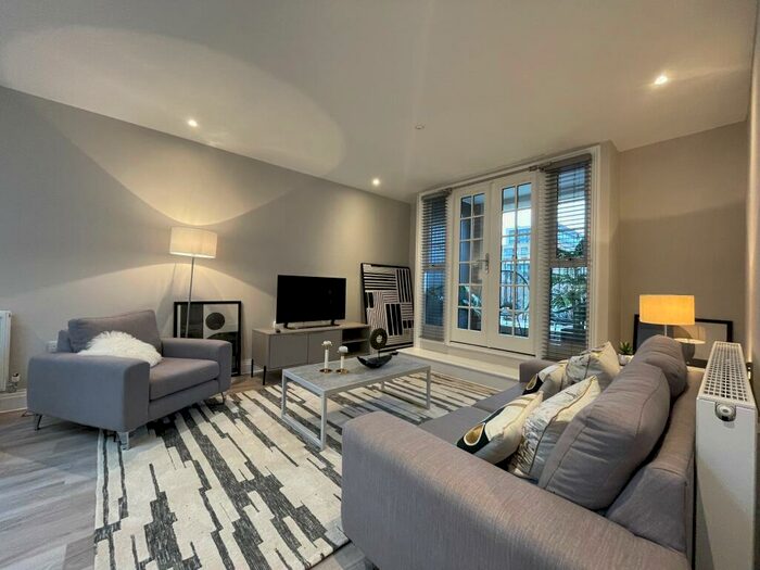 2 Bedroom Apartment To Rent In Park Street, Maidenhead, Berkshire, SL6