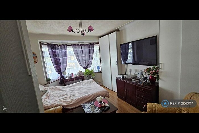 4 Bedroom Terraced House To Rent In Woodlands Avenue, Romford, RM6