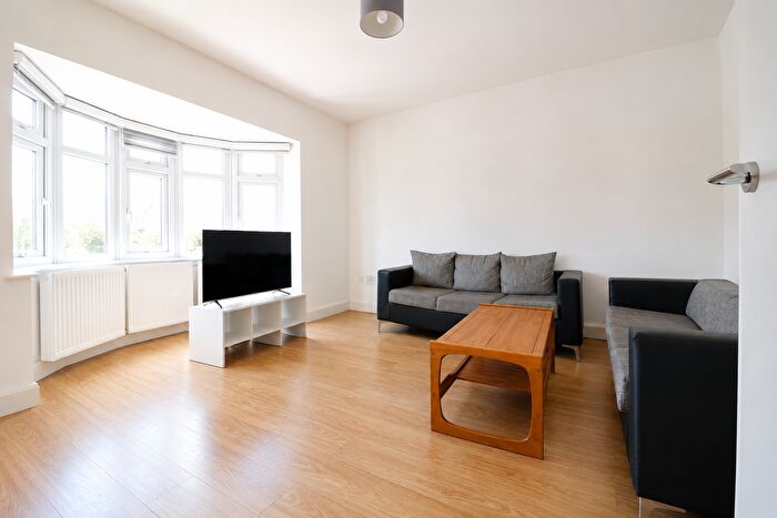 5 Bedroom Maisonette To Rent In Western Avenue, London, W3