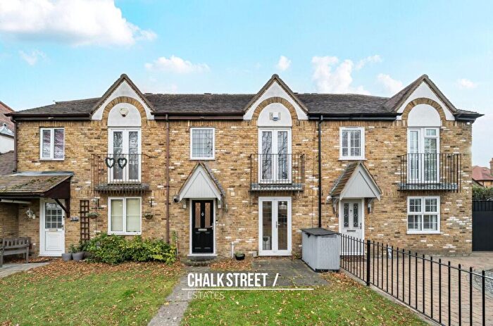 3 Bedroom Terraced House For Sale In Hornchurch Road, Hornchurch, RM11