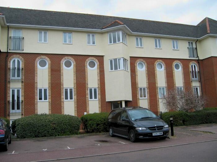 1 Bedroom Flat To Rent In Walsingham Close, Hatfield, AL10