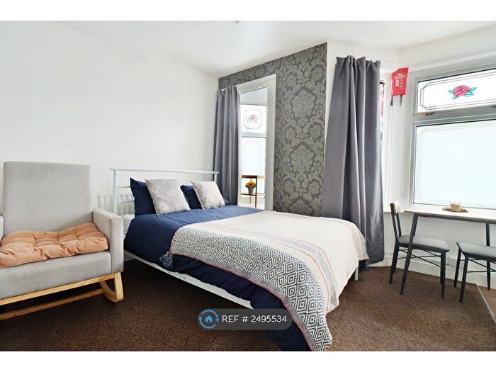 Studio To Rent In Ceres Road, London, SE18