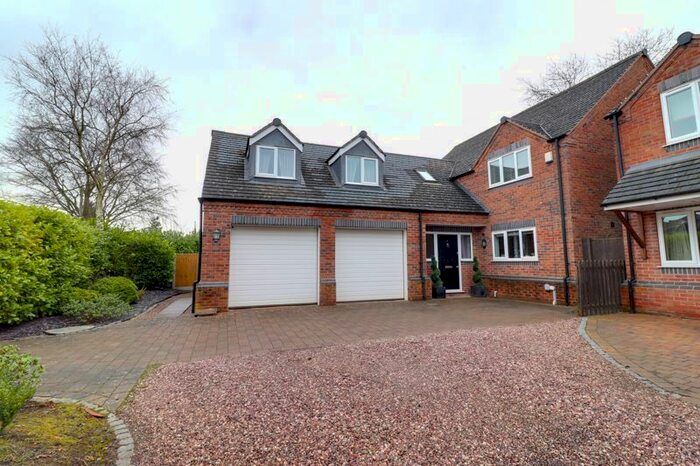4 Bedroom Detached House For Sale In Oak Tree Gardens, Coppenhall, Stafford, ST18