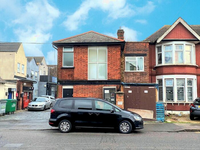 Houses for sale & to rent in IG3 9PN, Goodmayes Lane, Goodmayes Ilford