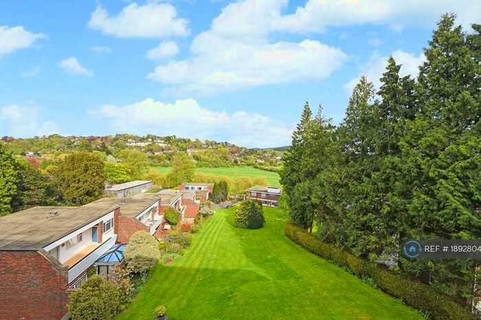 2 Bedroom Flat To Rent In The Meadows, Guildford, GU2