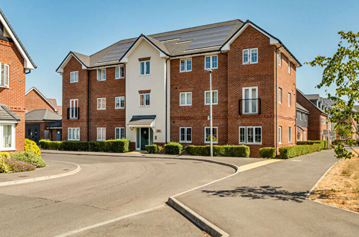 2 Bedroom Apartment For Sale In Barley Road, Finchwood Park, Wokingham, RG40