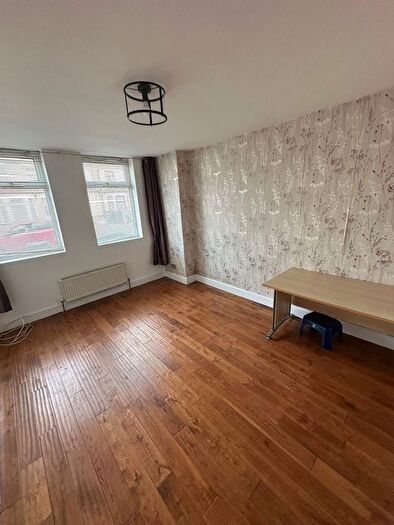 1 Bedroom Flat To Rent In Meads Lane, Seven Kings, IG3