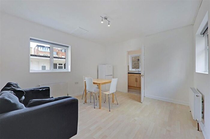 2 Bedroom Flat To Rent In Gleneldon Road, Streatham, SW16
