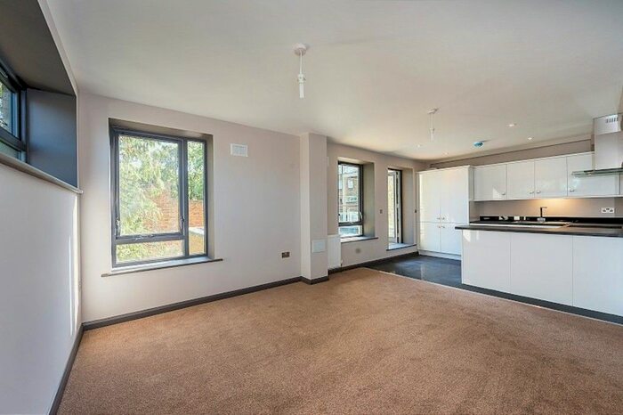 2 Bedroom Flat To Rent In Tulse Hill, London, SW2