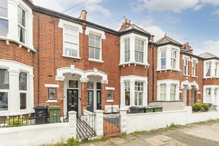 2 Bedroom Flat To Rent In Cambray Road, Balham, SW12