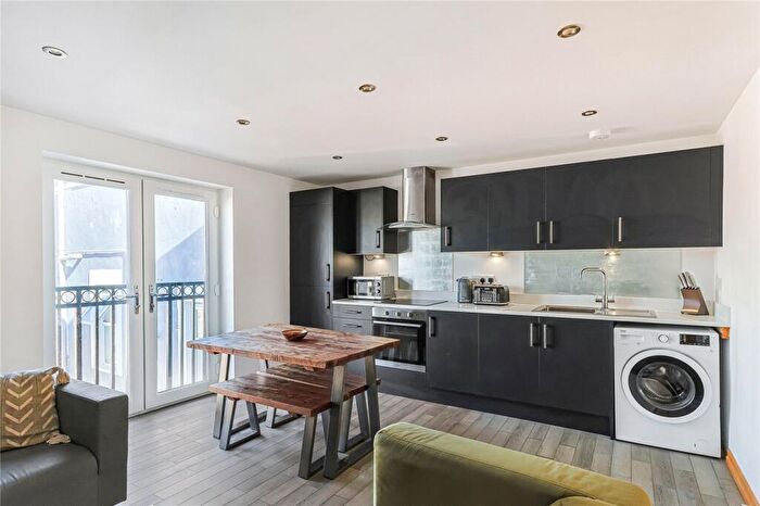 3 Bedroom Maisonette For Sale In Wootton Mount, Bournemouth, BH1