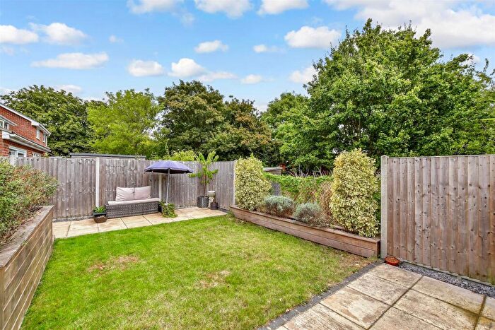 5 Bedroom Detached House For Sale In Rumbolds Close, Chichester, West Sussex, PO19
