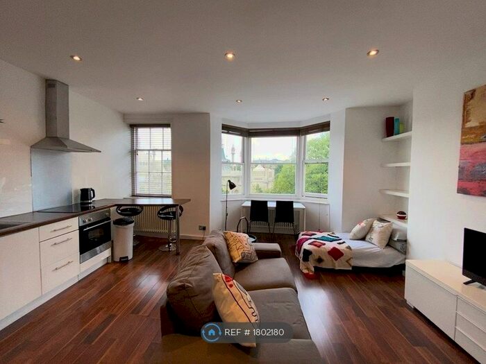 2 Bedroom Flat To Rent In Pavilion Parade, Brighton, BN2