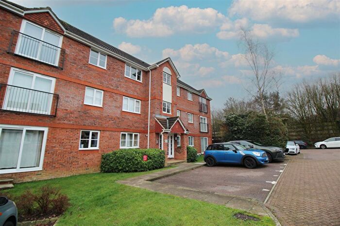 2 Bedroom Flat To Rent In Dakin Close, Maidenbower, Crawley, RH10