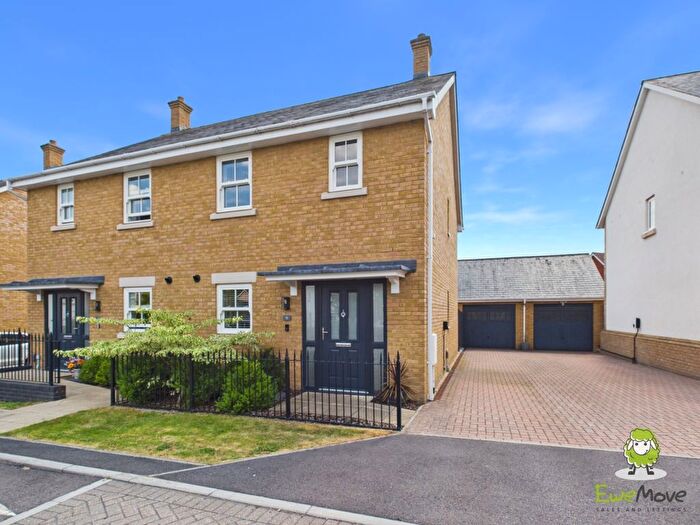 3 Bedroom Semi-Detached House For Sale In Appian Way, Chineham, Basingstoke, Hampshire, RG24