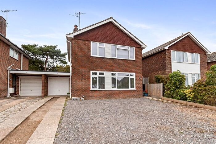 3 Bedroom Detached House For Sale In Cumberland Avenue, Goring-By-Sea, BN12