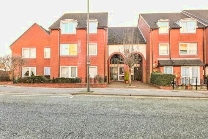 1 Bedroom Flat To Rent In Castle Dyke, Lichfield, WS13