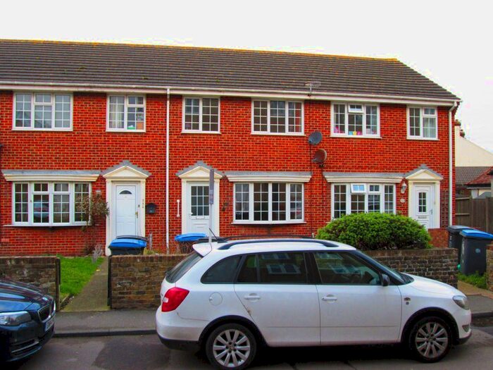 3 Bedroom Property To Rent In Golf Road, Deal, CT14