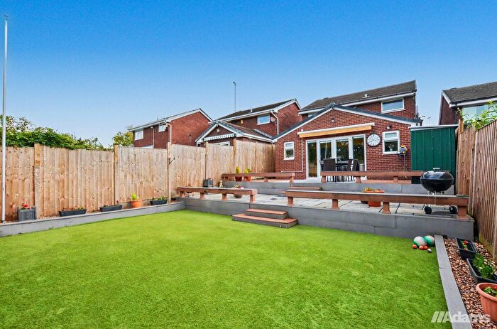 3 Bedroom Detached House For Sale In Embleton Grove, Beechwood, WA7