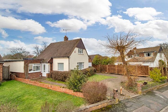 4 Bedroom Bungalow For Sale In Willow Wood Road, Meopham, Gravesend, Kent, DA13