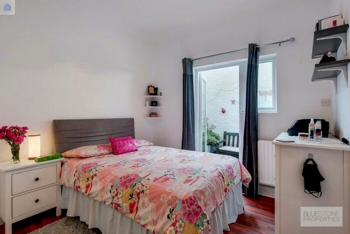 2 Bedroom Flat To Rent In Elm Park, London, SW2