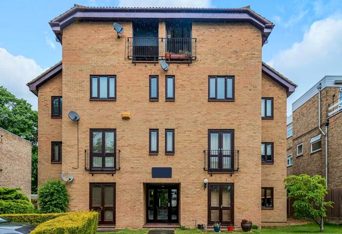 2 Bedroom Flat To Rent In Albermarle Road, Beckenham, BR3