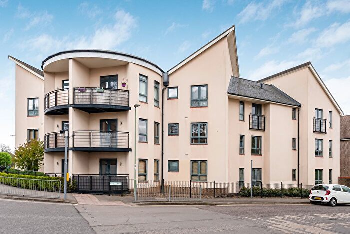 2 Bedroom Flat For Sale In Sheldon Way, Berkhamsted, HP4